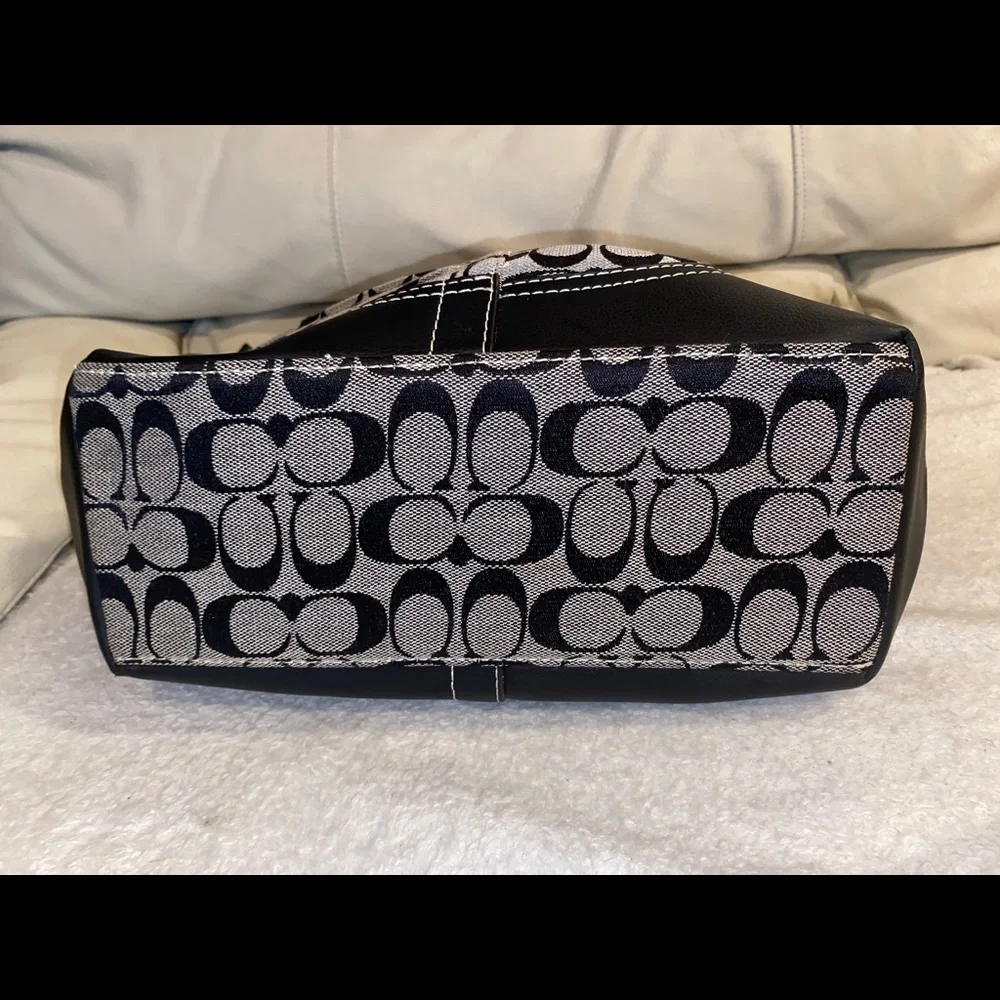 Coach Signature Jacquard Black / Gray Shoulder bag - Picture 5 of 10